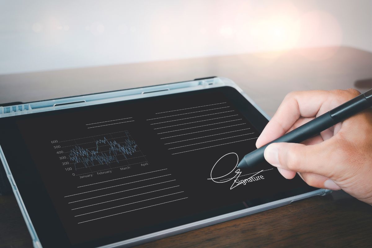 Adopting electronic signatures offers numerous benefits for both individuals and businesses.