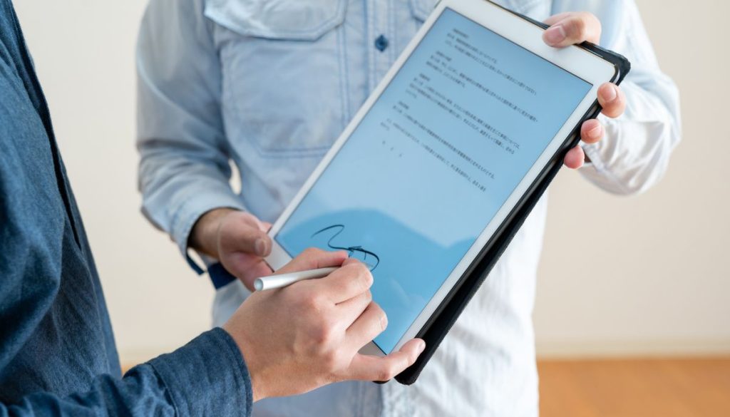The man asks for help to create a digital signature for free.