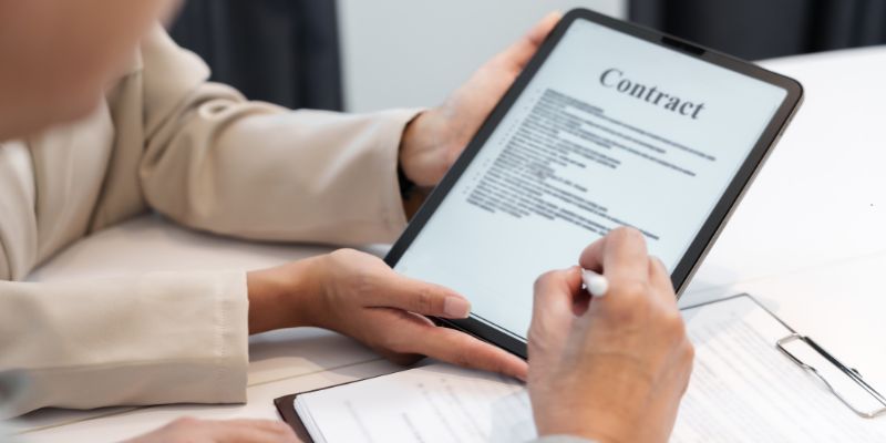 The man asks for help creating a free digital signature on a contract.