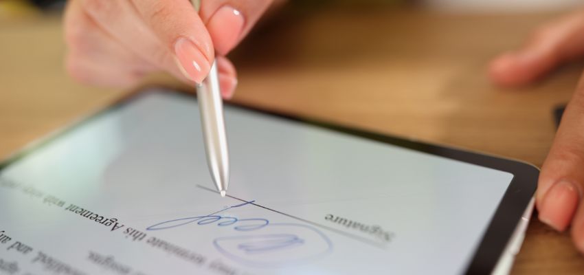 The professional used AiSign to sign contracts.