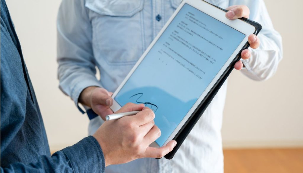 A professional applying a pp signature in a digital form.