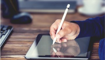 A government employee creates an electronic signature to sign a digital contract.